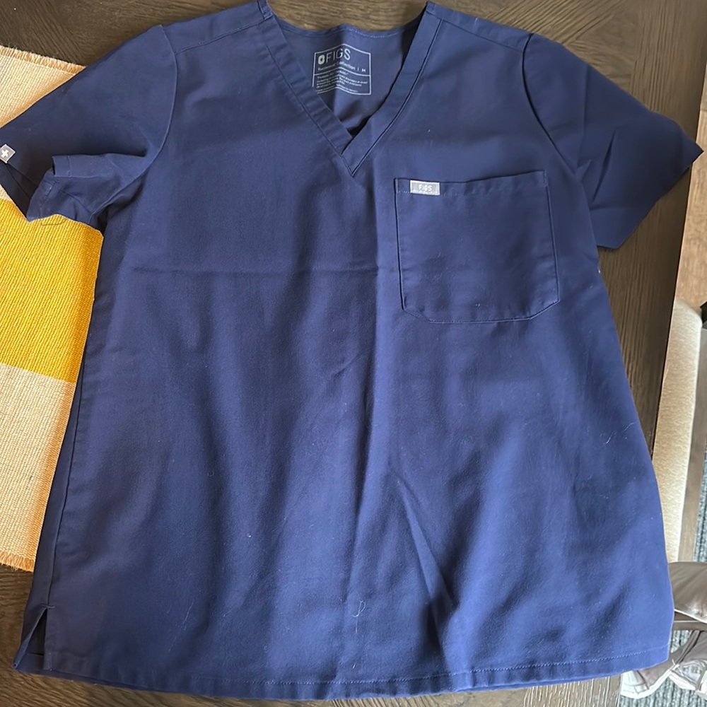 Figs Scrub Top - Catarina™ One-Pocket Scrub Top
Size M
Excellent Condition